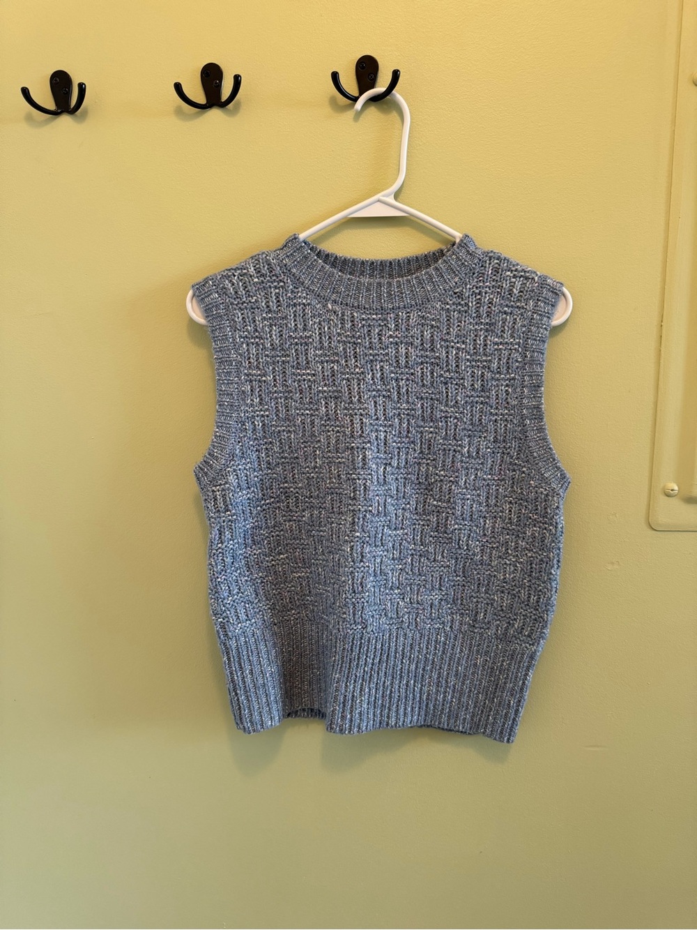 Topshop Textured Sleeveless V-Neck Knit Vest - Light Blue